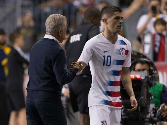 sarachan-pulisic-usmnt.jpg